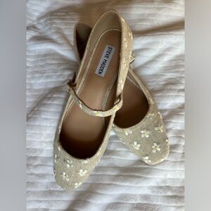 🌼NEW Steve Madden Daisy Flats